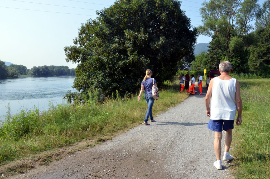 CALOLZIOCORTE - OLGINATE = RICERCHE DI UN DISPERSO NEL FIUME ADDA SULLA BASE DI UNA SEGNALAZIONE DI UNA PERSONA CHE DOPO AVER VISTO UN UOMO ENTRARE NEL FIUME