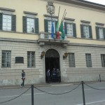 palazzo bovara bandiere mezz'asta