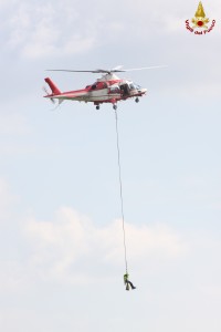 vigili del fuoco elicottero drago pompieri verricello