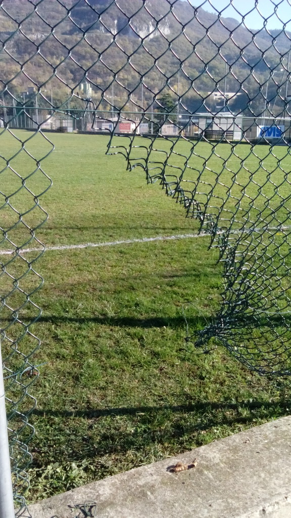 buco rete campo da calcio civate 4