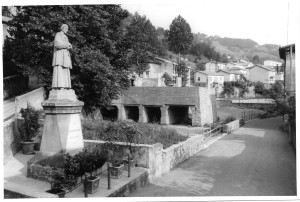 Fig. A: Statua del Beato Serafino e frantoio delle pietre, 1961