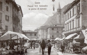 Un giorno di mercato in piazza XX settembre, Lecco, 1910