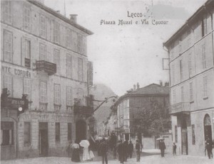 Via Cavour vista da Piazza Armando Diaz, Lecco, 1901