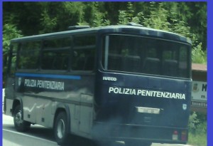 polizia-penitenziaria-bus-alta-valle