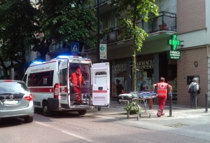 ambulanza incidente ciclista viale turati